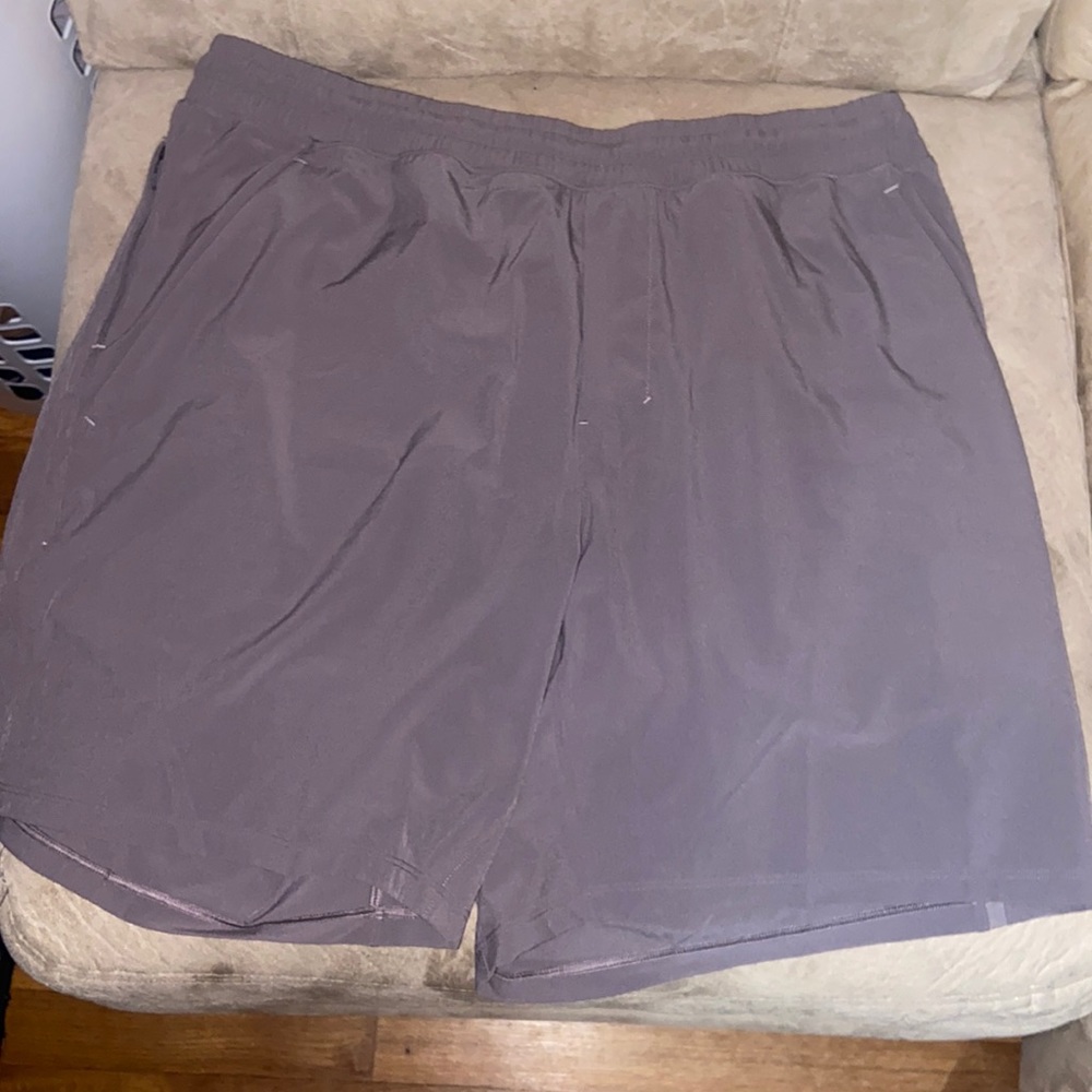 Men’s XL lululemon shorts with liner